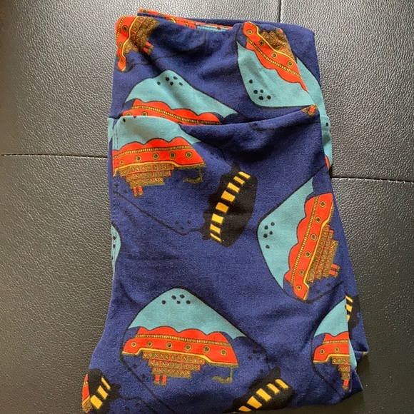 One size ship in a bottle LuLaRoe Leggings - Picture 1 of 4